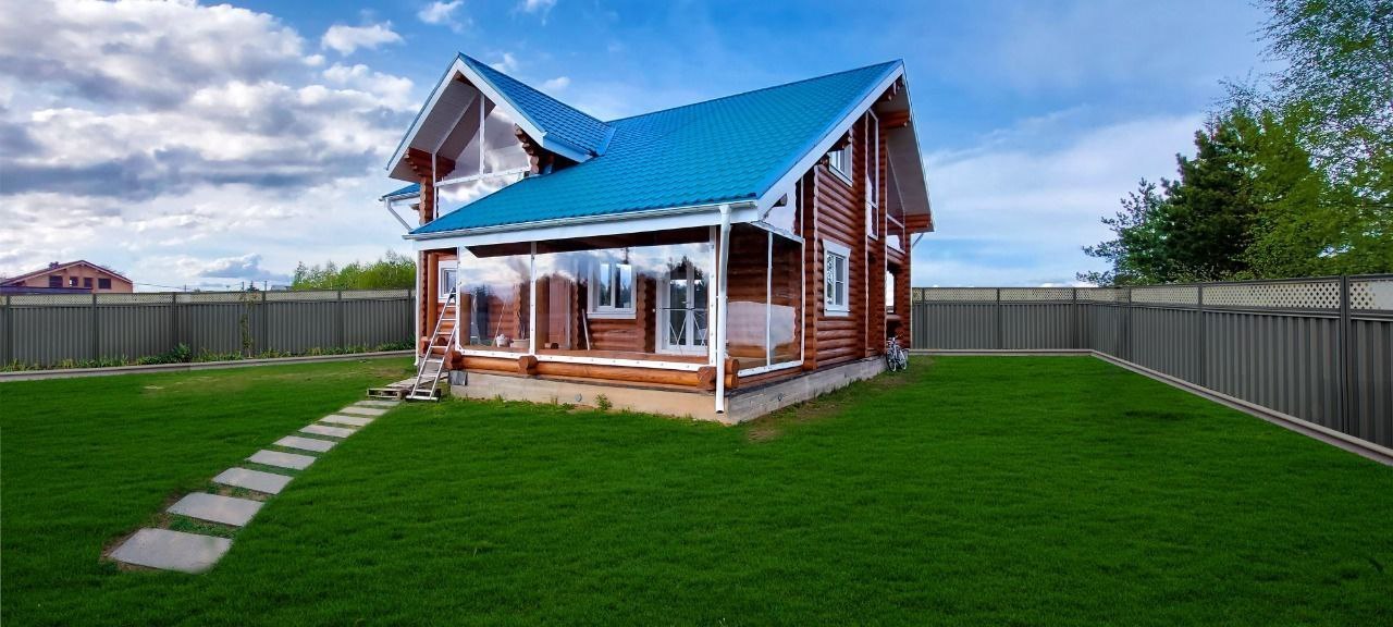 Мягкие окна на веранде загородного дома в Чистых Борах